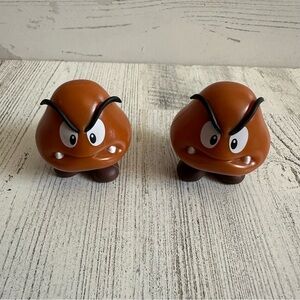 Super Mario Bros Micro Land Figure World Mini Toy JAKKS Nintendo 2 Goomba